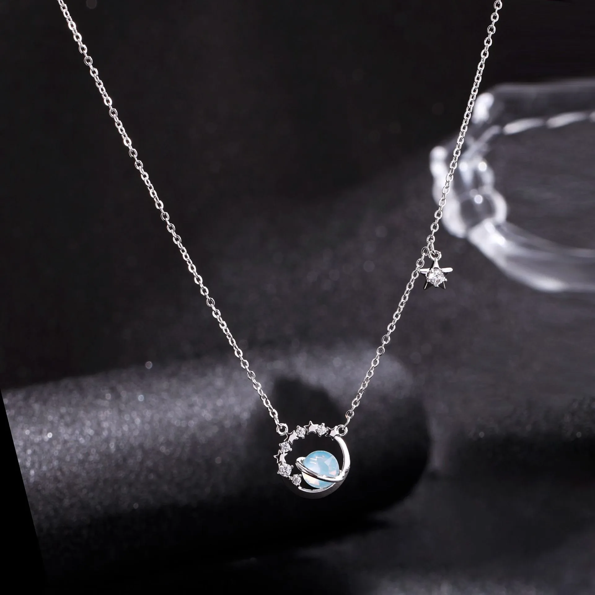 Vacation Simple Style Solid Color Copper Inlay Zircon Women's Pendant Necklace display picture 2