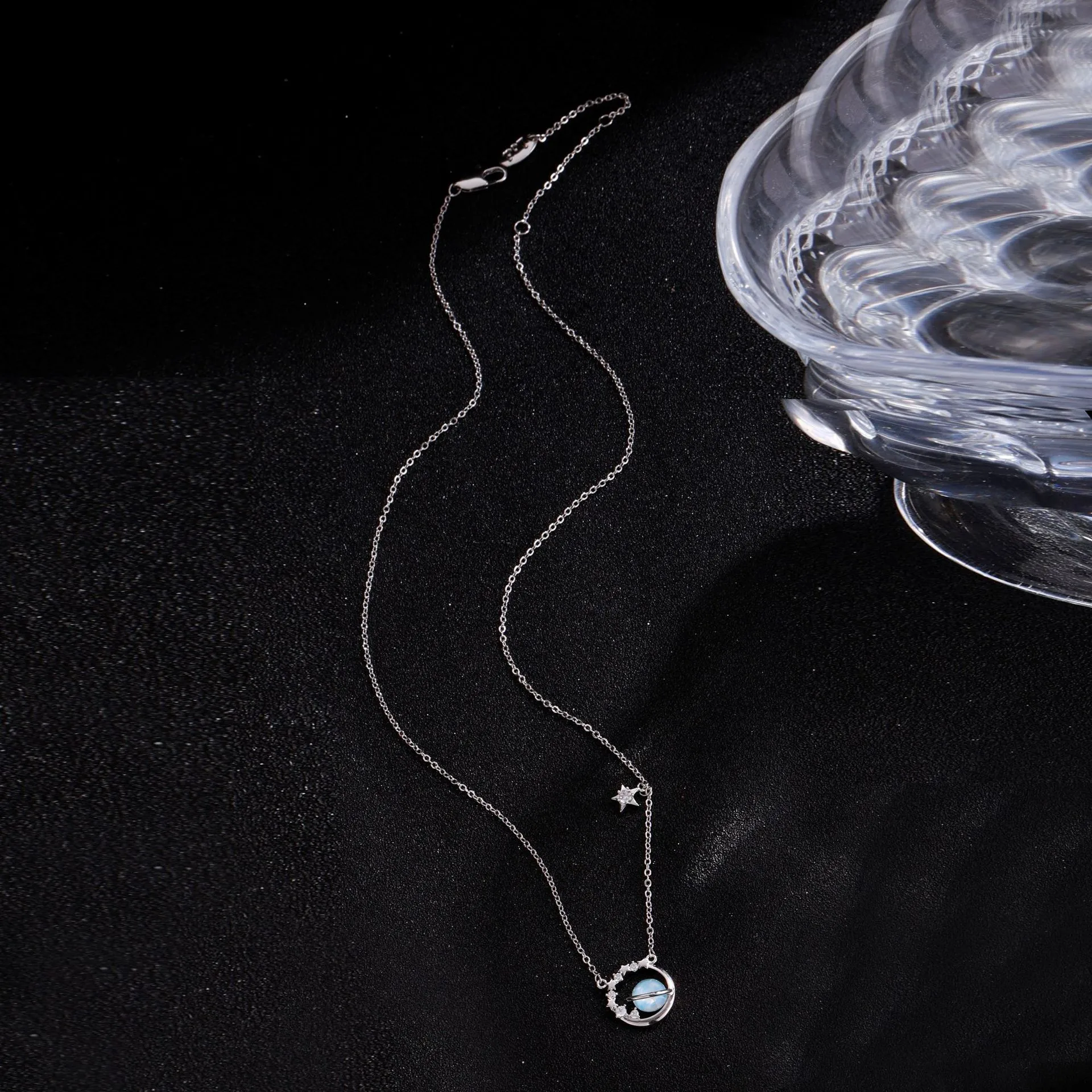 Vacation Simple Style Solid Color Copper Inlay Zircon Women's Pendant Necklace display picture 4