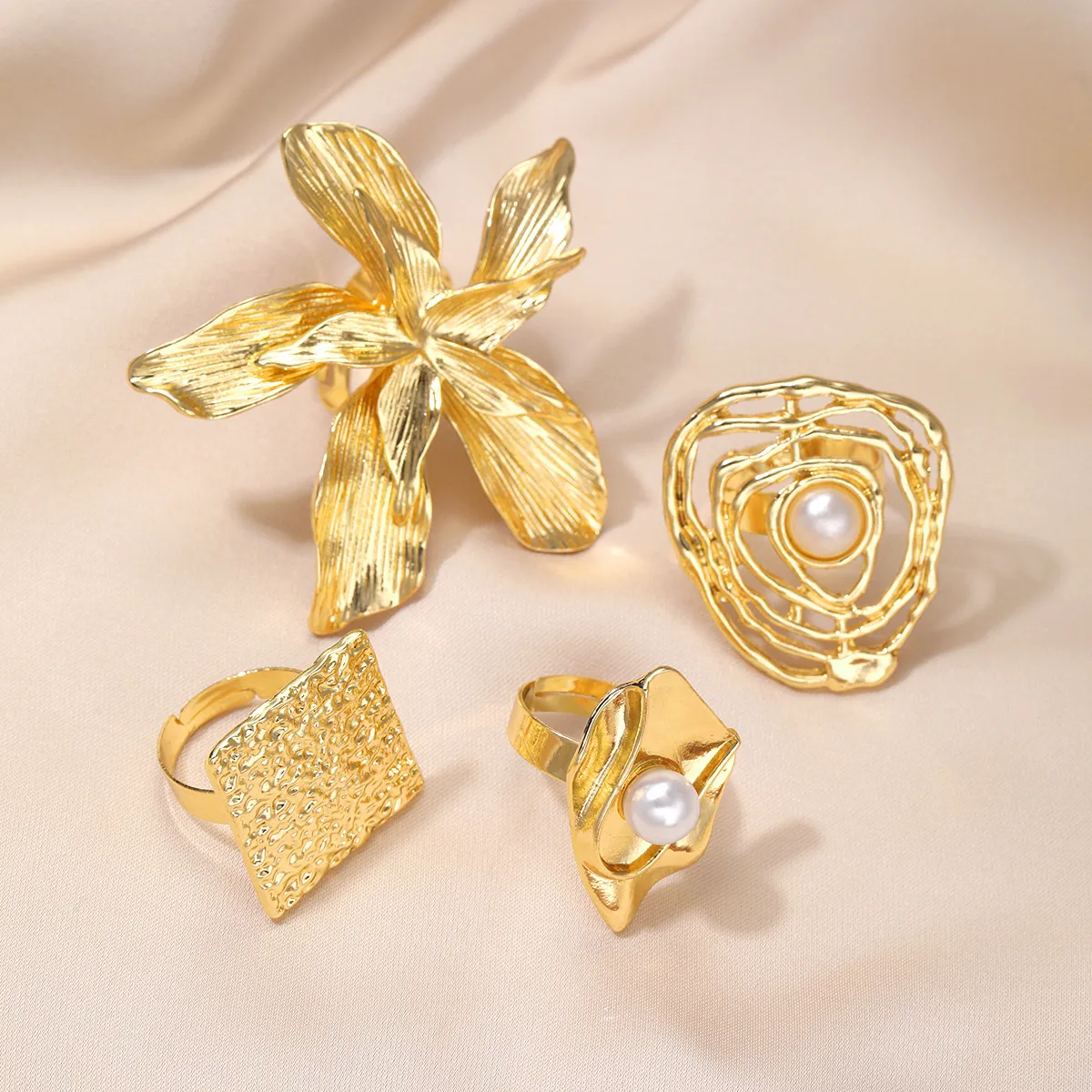 Elegant Exaggerated Geometric Flower Imitation Pearl Alloy Irregular Plating Women's Rings display picture 2