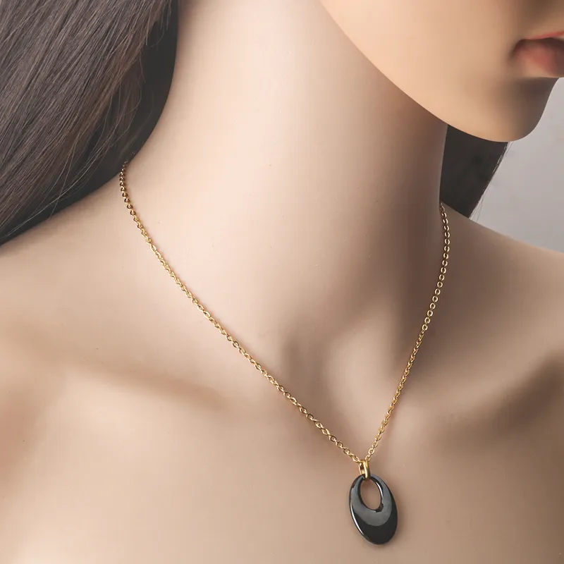 Simple Style Classic Style Geometric Titanium Steel Women's Pendant Necklace display picture 1