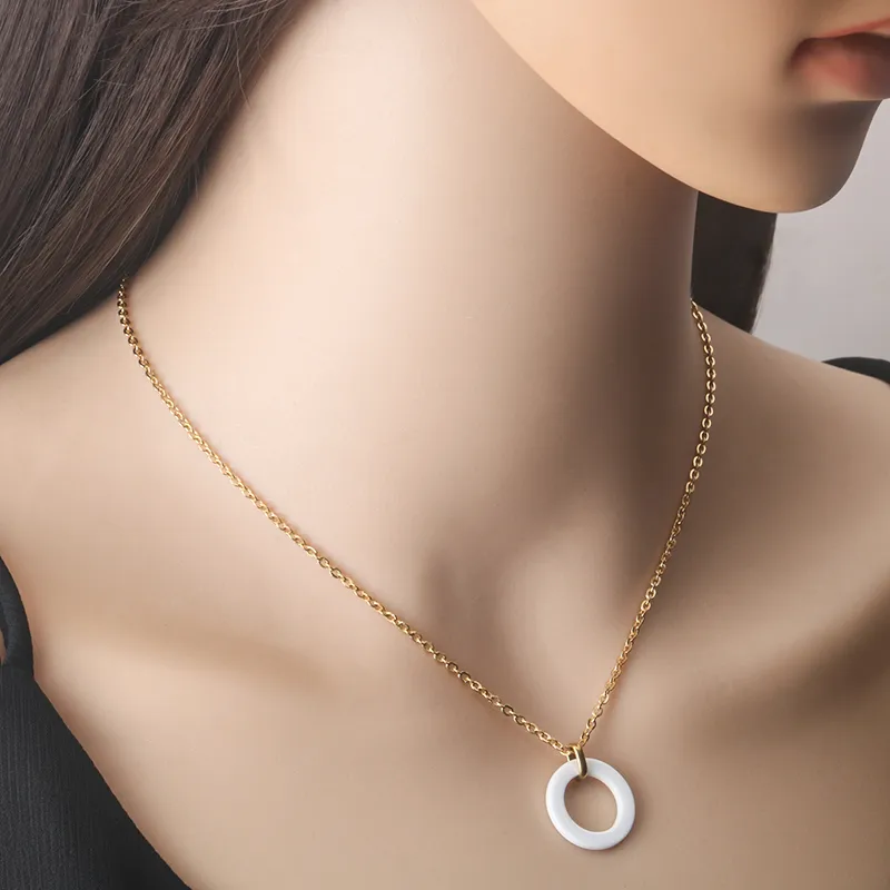 Simple Style Classic Style Circle Titanium Steel Women's Pendant Necklace display picture 1