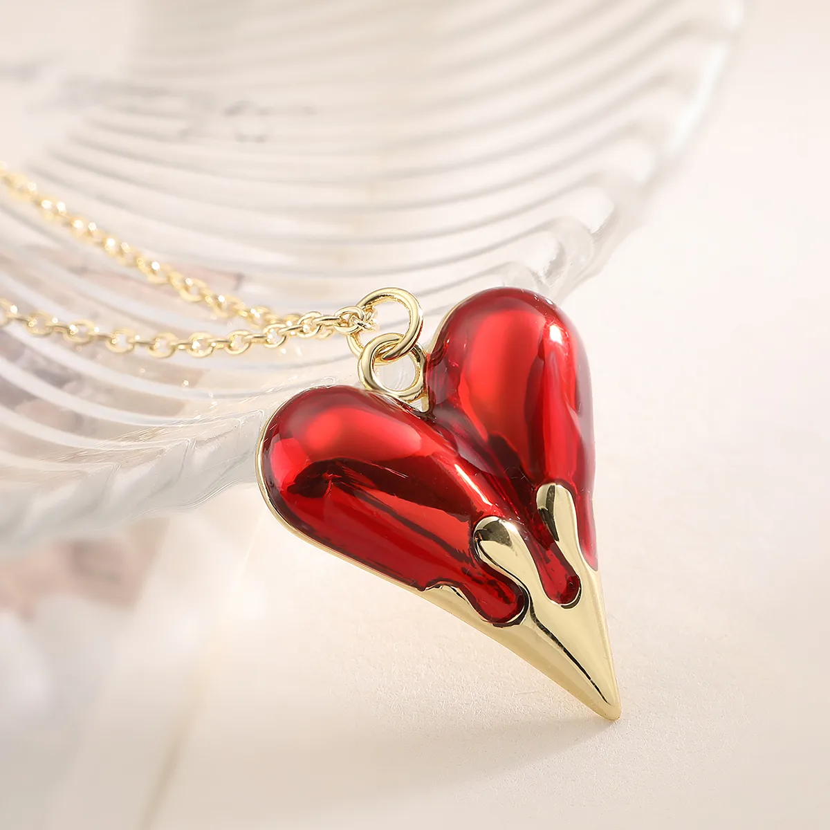 Retro Simple Style Commute Heart Shape Copper Enamel Women's Pendant Necklace display picture 4
