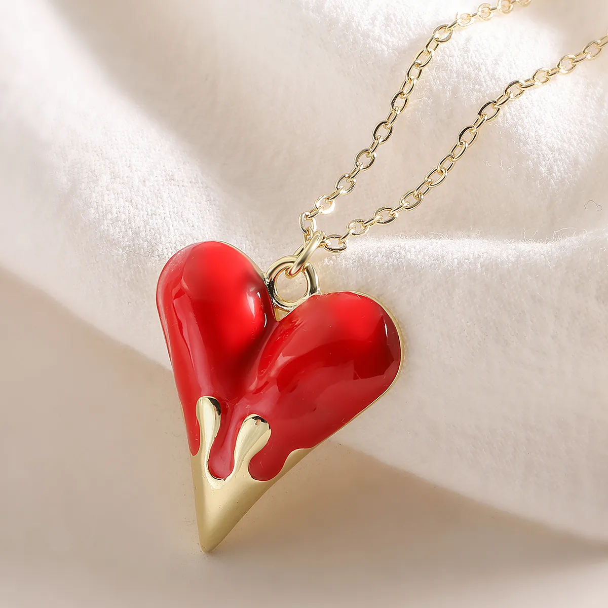 Retro Simple Style Commute Heart Shape Copper Enamel Women's Pendant Necklace display picture 5