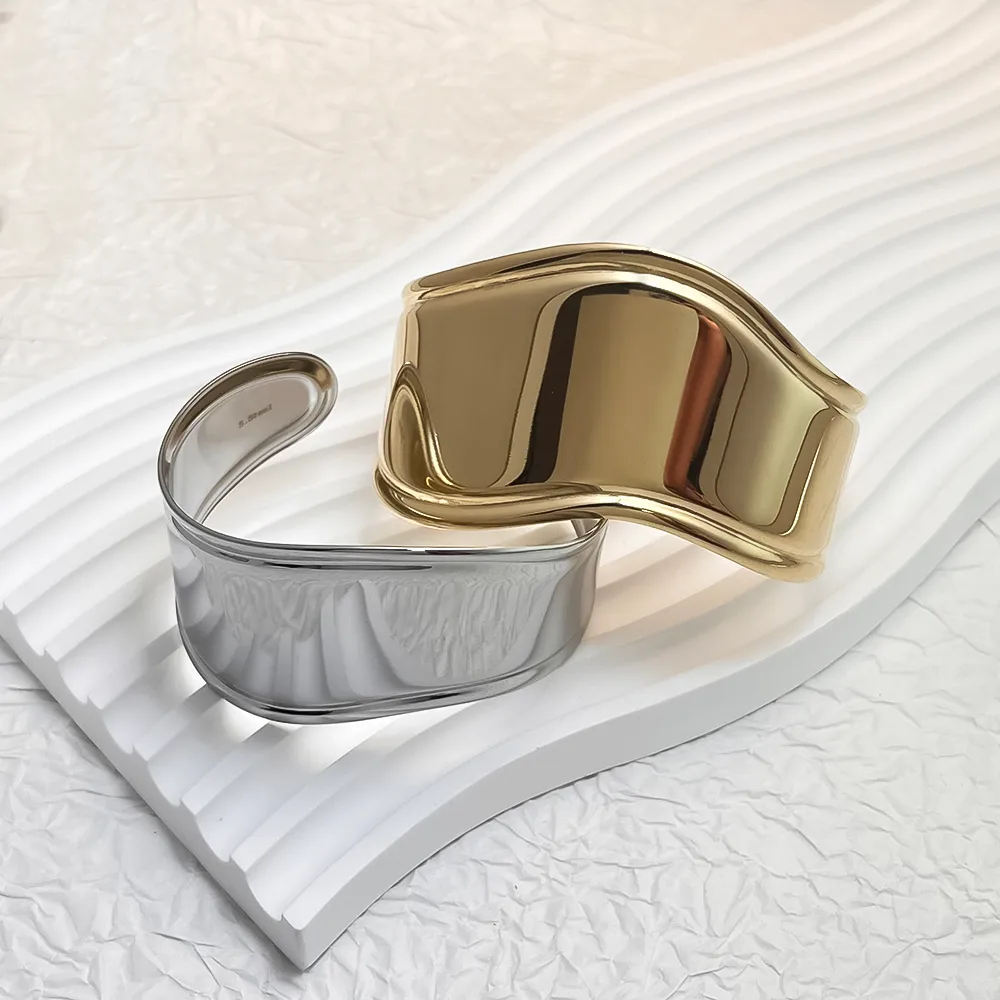 Casual Exaggerated Oversized C Shape 304 Stainless Steel 18K Gold Plated None Bangle In Bulk display picture 6