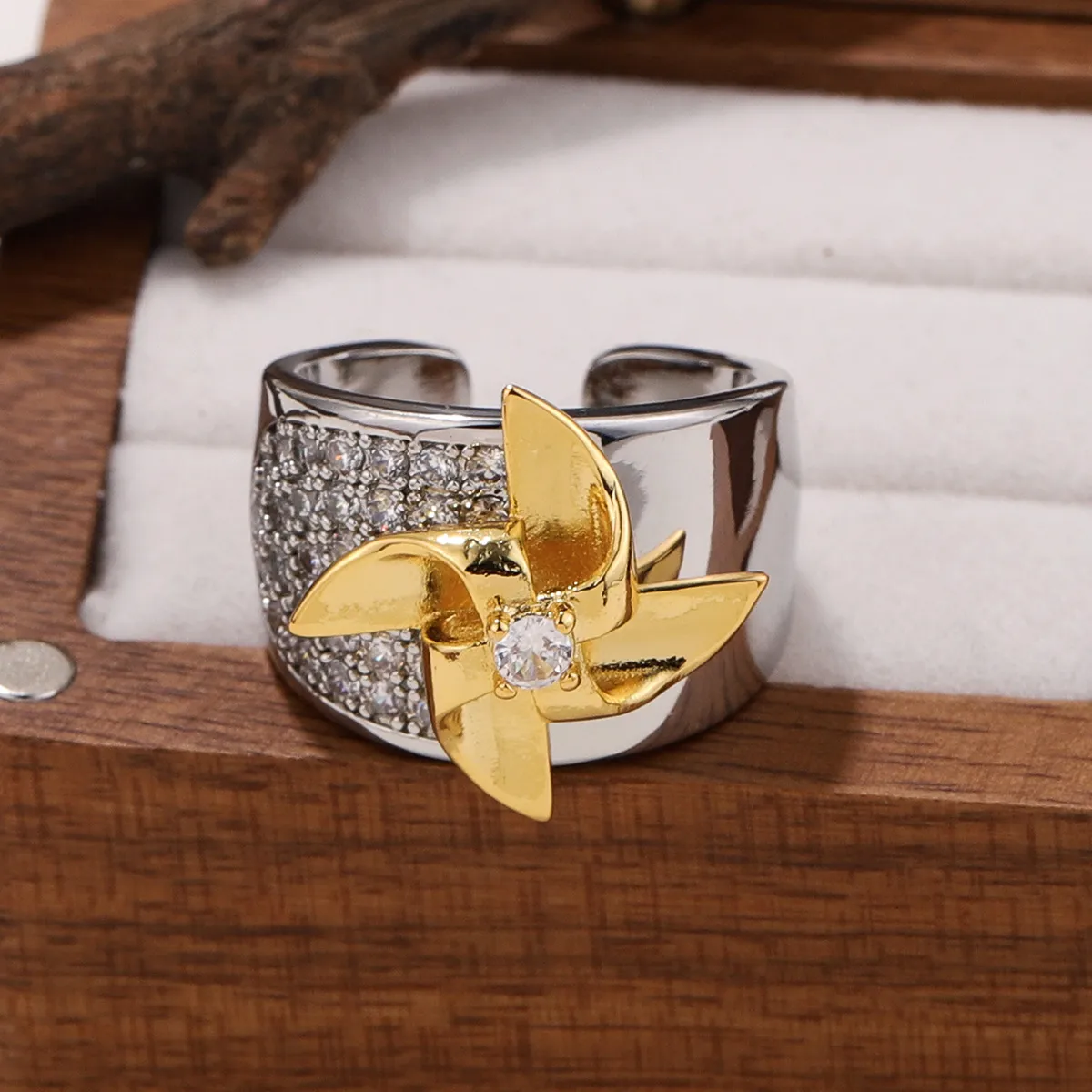 Modern Style Butterfly Daisy Windmill Copper Inlay Zircon 18K Gold Plated Silver Plated Women's Open Rings display picture 4
