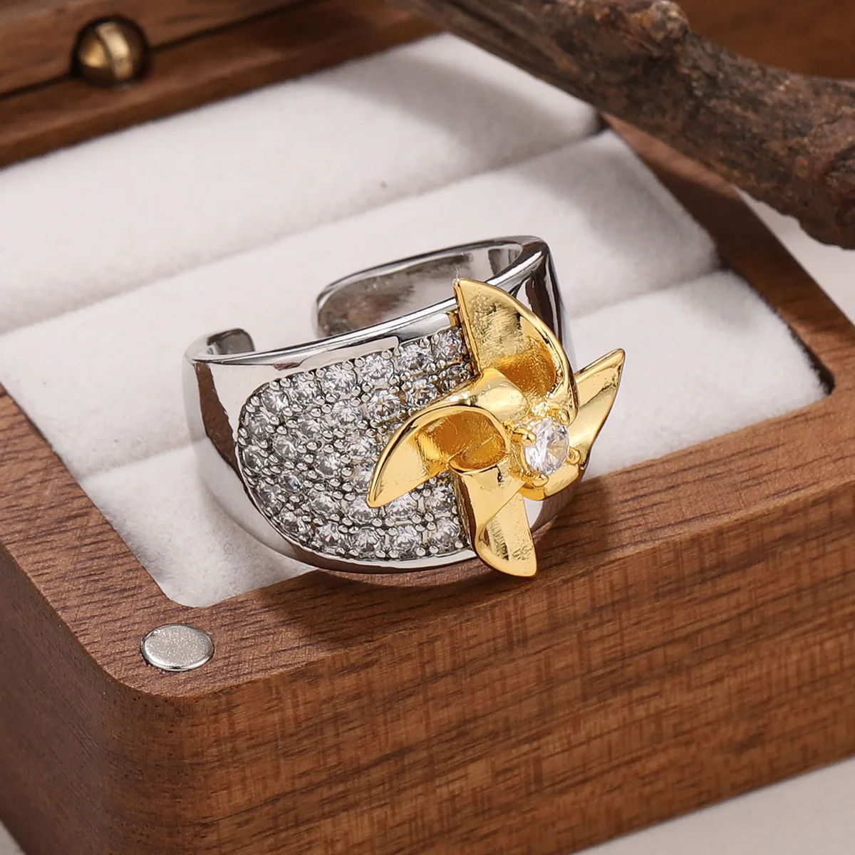 Modern Style Butterfly Daisy Windmill Copper Inlay Zircon 18K Gold Plated Silver Plated Women's Open Rings display picture 3