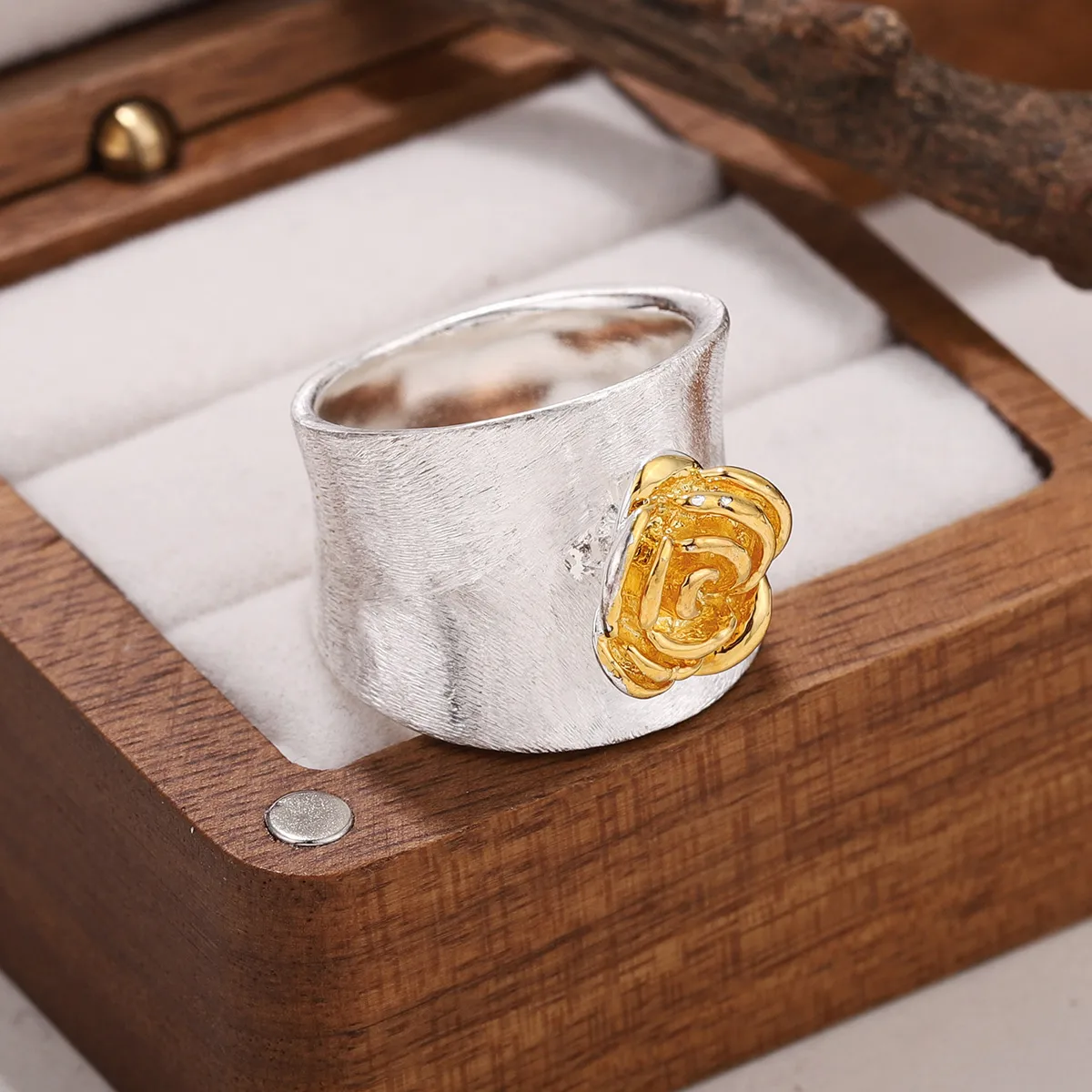 Modern Style Flower Copper Relief 18K Gold Plated Silver Plated Women's Rings display picture 1
