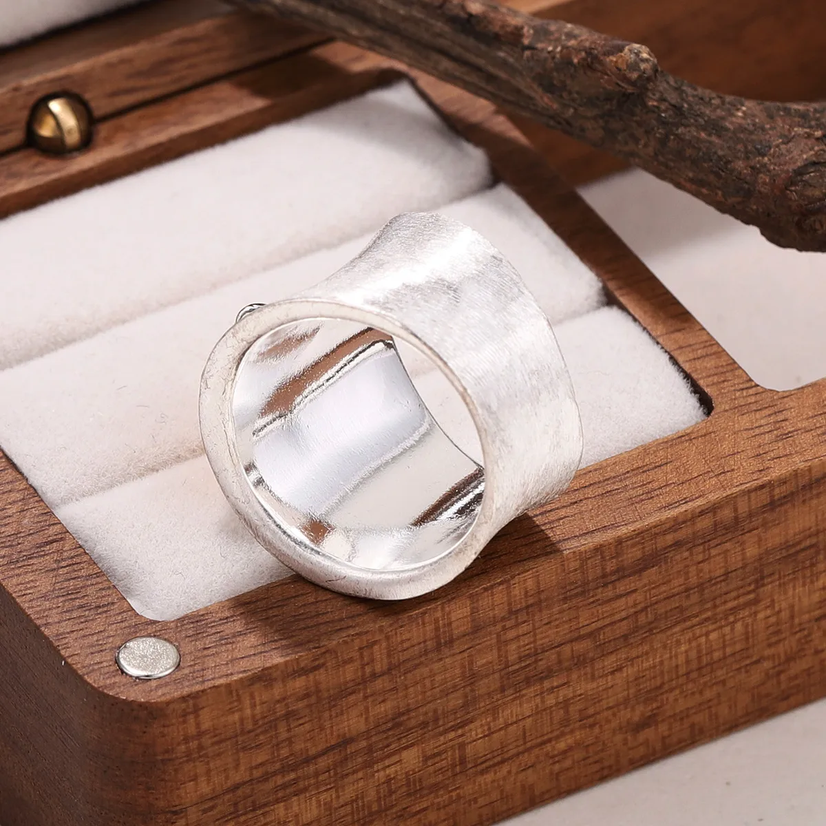 Modern Style Flower Copper Relief 18K Gold Plated Silver Plated Women's Rings display picture 6