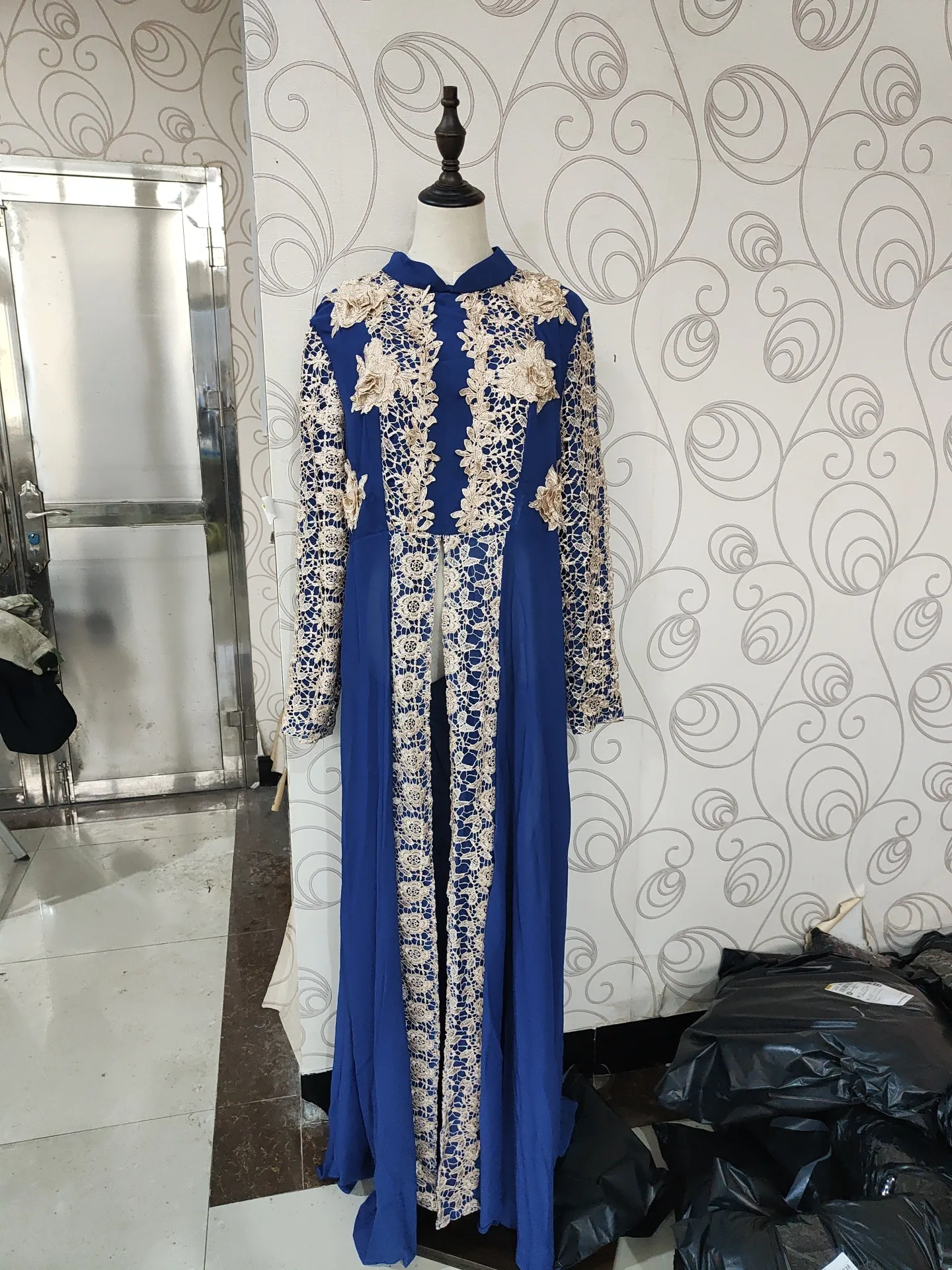 European And American Fashion Stand-up Collar & Lace Chiffon Dress Retro Style Women's Long Sleeve Lace Patchwork Waist-Slimming Dress display picture 6