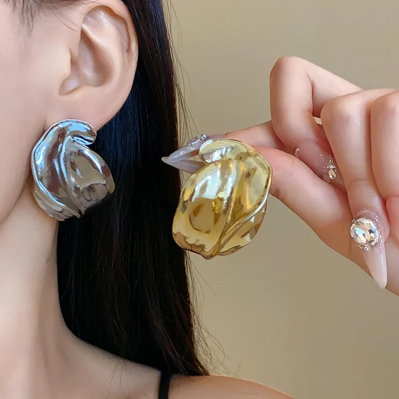 1 Pair Retro Classic Style Irregular Solid Color Irregular Plating Alloy Ear Studs display picture 1