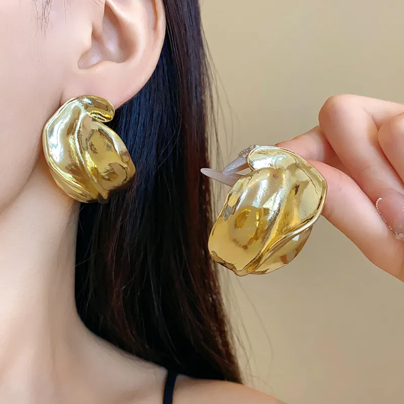 1 Pair Retro Classic Style Irregular Solid Color Irregular Plating Alloy Ear Studs display picture 4
