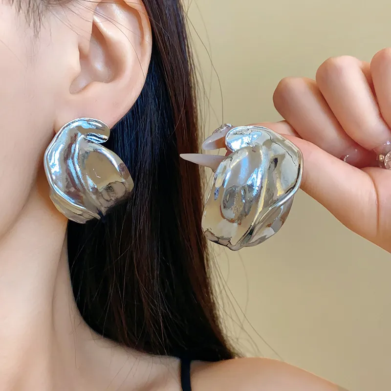 1 Pair Retro Classic Style Irregular Solid Color Irregular Plating Alloy Ear Studs display picture 6