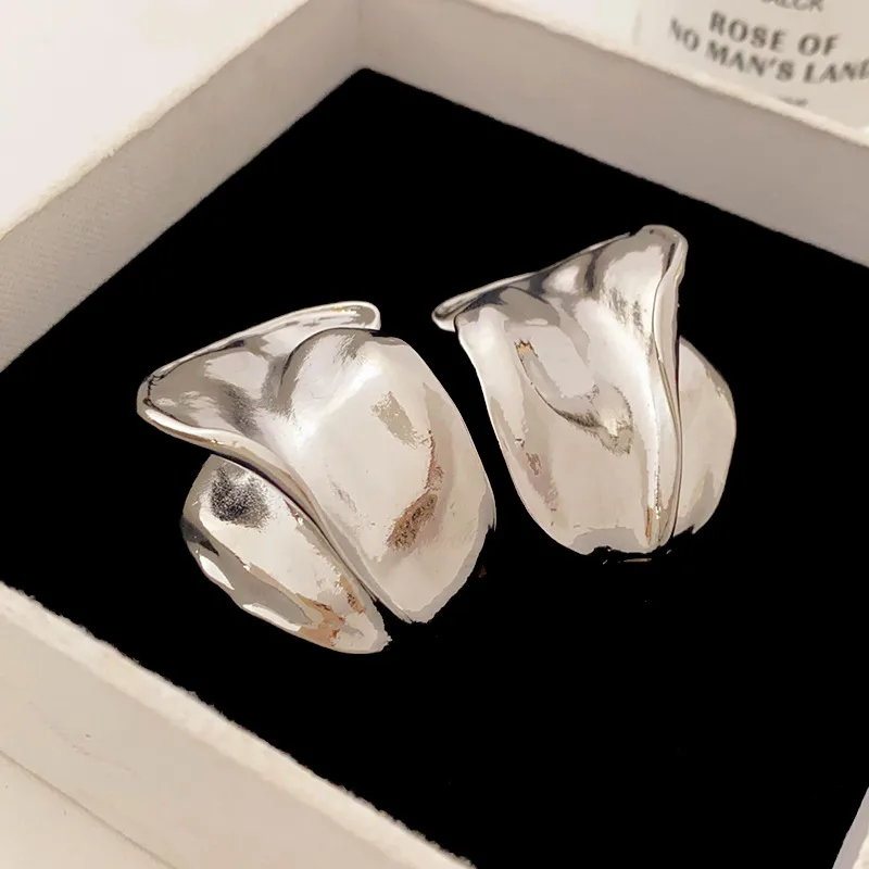 1 Pair Retro Classic Style Irregular Solid Color Irregular Plating Alloy Ear Studs display picture 7