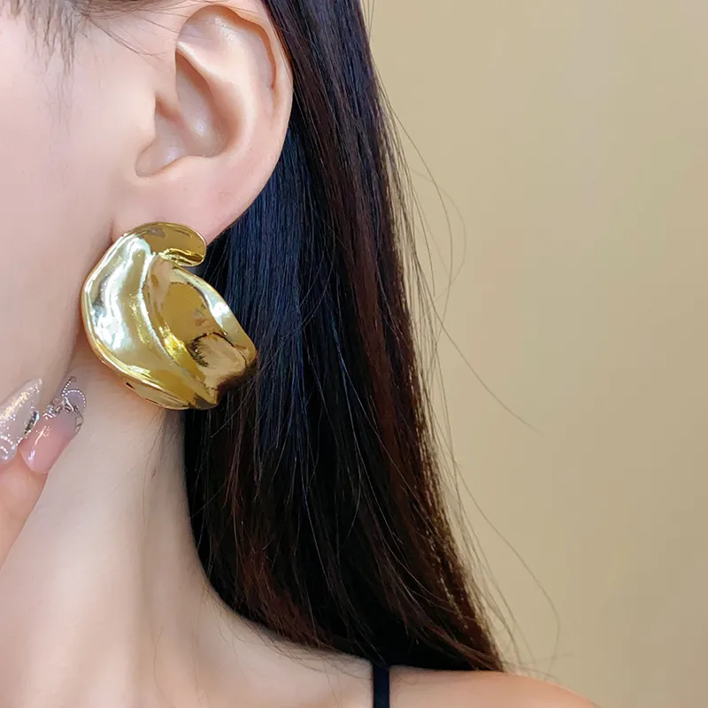 1 Pair Retro Classic Style Irregular Solid Color Irregular Plating Alloy Ear Studs display picture 8