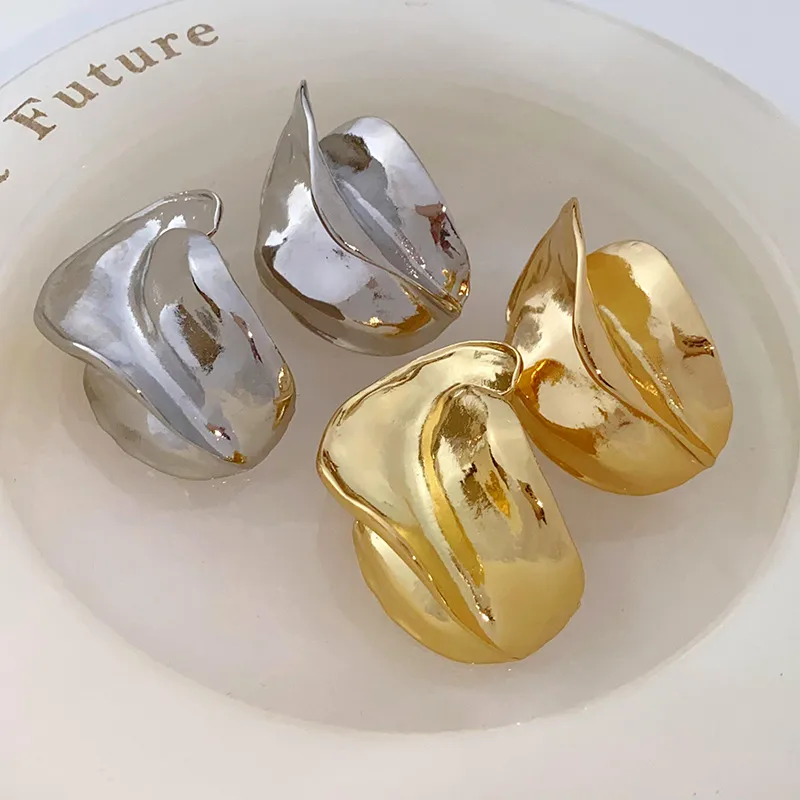 1 Pair Retro Classic Style Irregular Solid Color Irregular Plating Alloy Ear Studs display picture 13