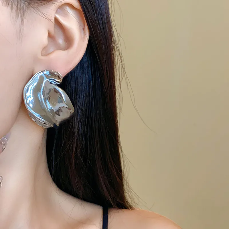 1 Pair Retro Classic Style Irregular Solid Color Irregular Plating Alloy Ear Studs display picture 14