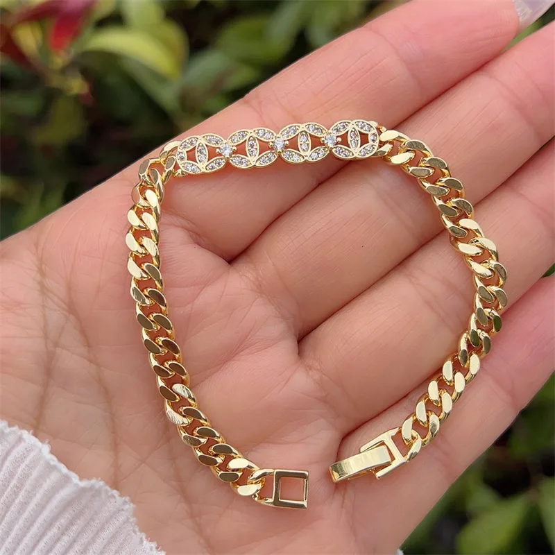 Classic Style Geometric Copper Inlay Zircon 18K Gold Plated Women's Bracelets display picture 2