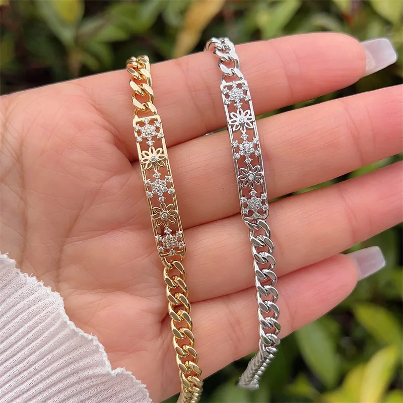 Classic Style Geometric Copper Inlay Zircon 18K Gold Plated Women's Bracelets display picture 11