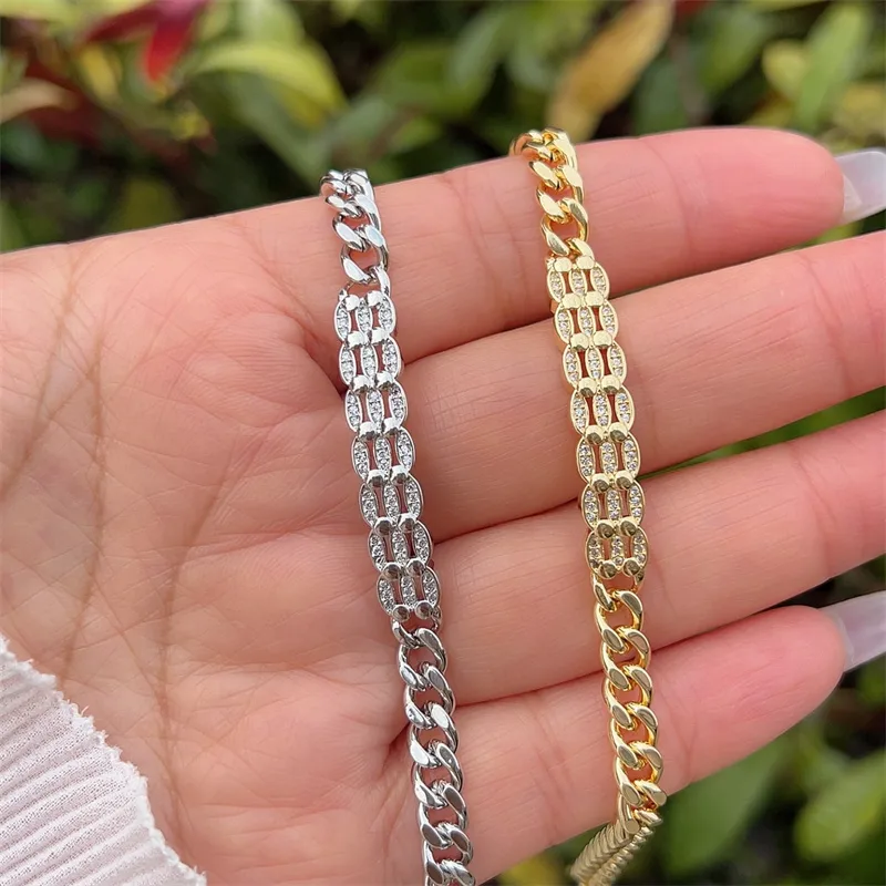 Classic Style Geometric Copper Inlay Zircon 18K Gold Plated Women's Bracelets display picture 13
