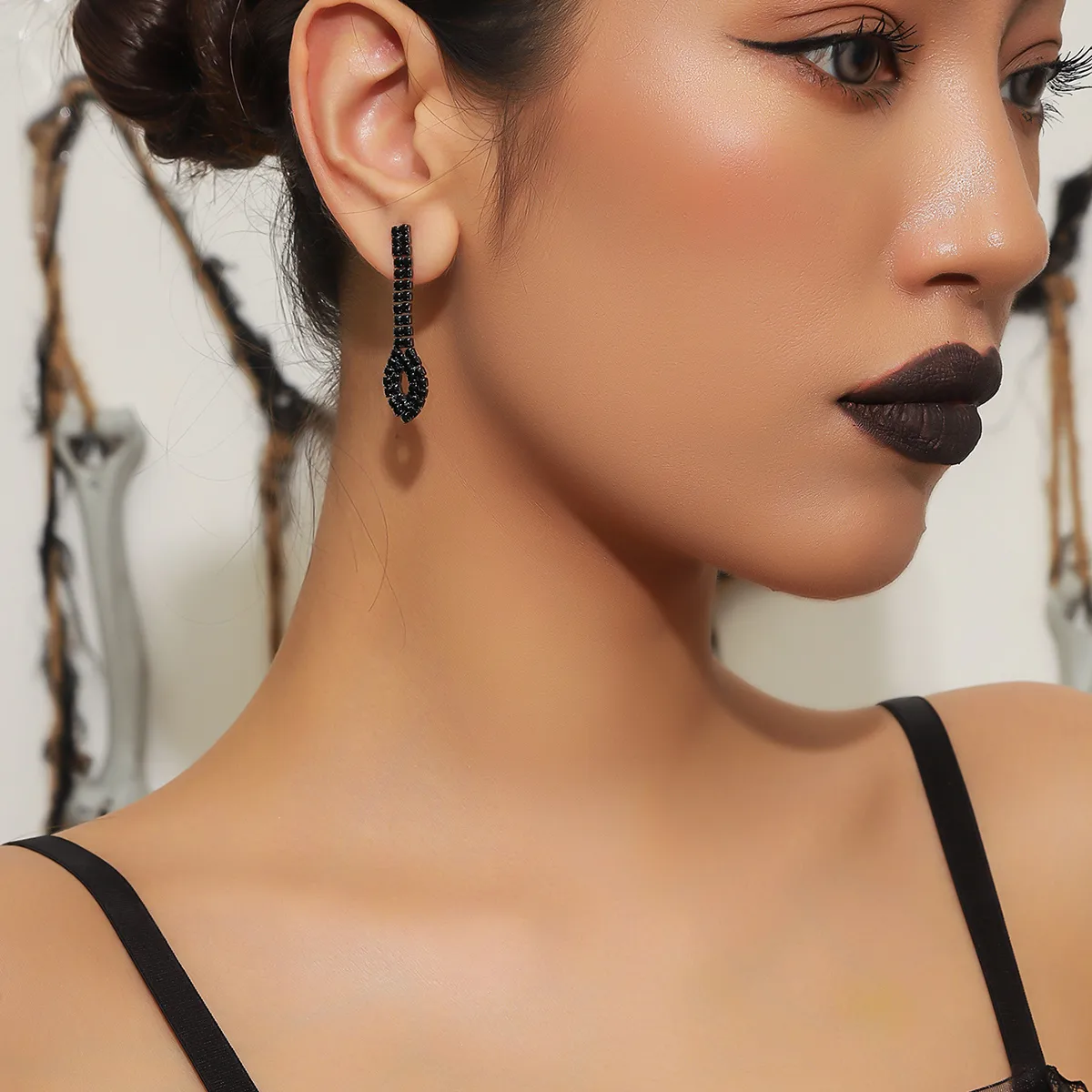 1 Pair Vacation Simple Style Solid Color Inlay Copper Rhinestones Ear Studs display picture 9