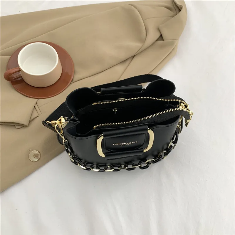 Women's Pu Leather Solid Color Classic Style Streetwear Square Zipper Handbag Crossbody Bag display picture 2