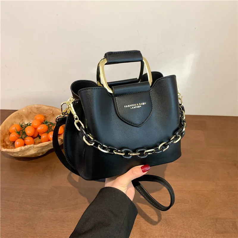 Women's Pu Leather Solid Color Classic Style Streetwear Square Zipper Handbag Crossbody Bag display picture 1