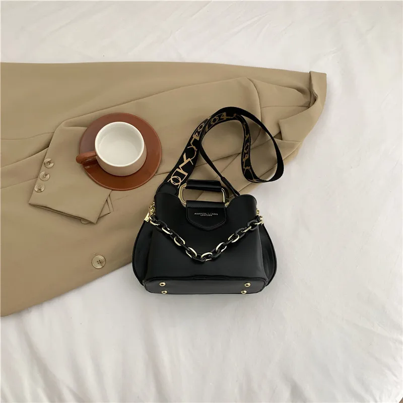 Women's Pu Leather Solid Color Classic Style Streetwear Square Zipper Handbag Crossbody Bag display picture 3