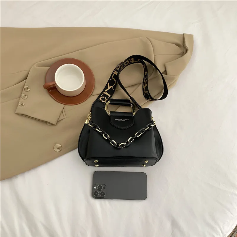 Women's Pu Leather Solid Color Classic Style Streetwear Square Zipper Handbag Crossbody Bag display picture 8