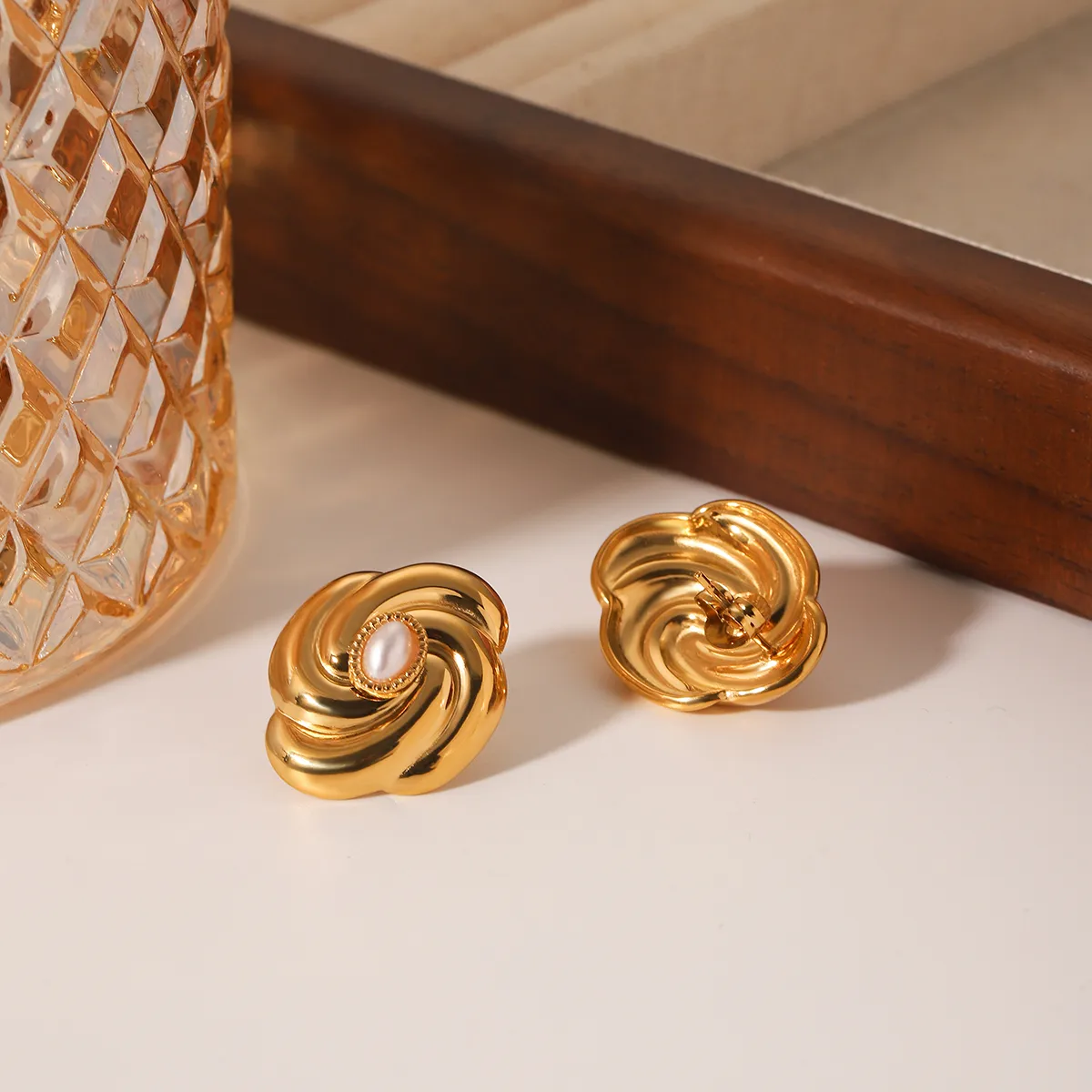 1 Pair IG Style Classic Style Flower 304 Stainless Steel Titanium Steel 18K Gold Plated Ear Studs display picture 1