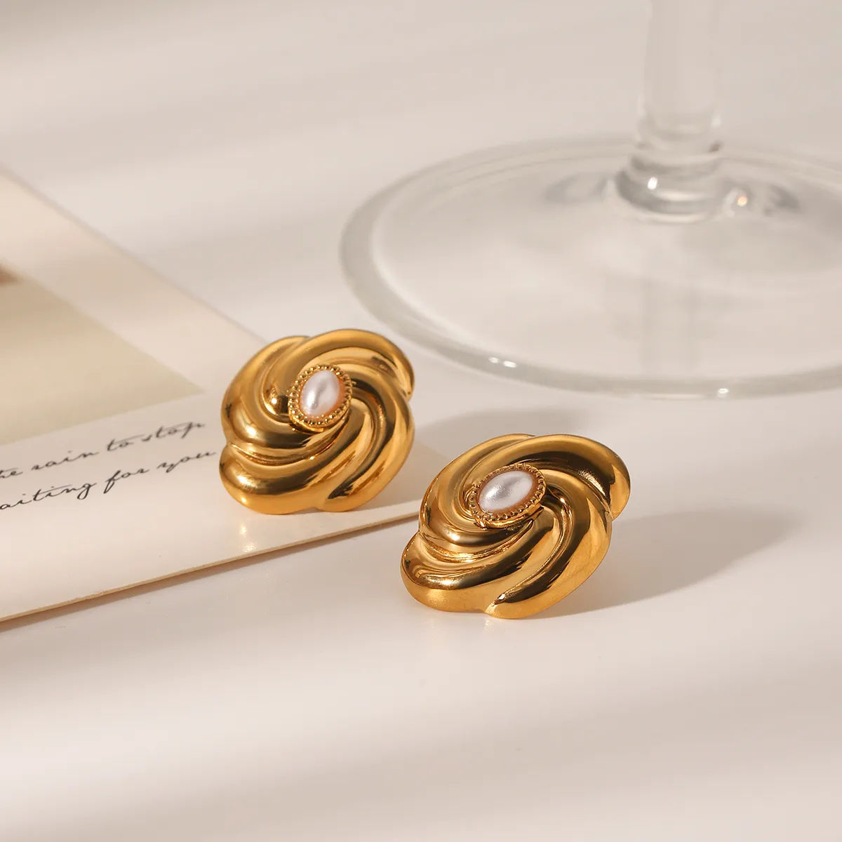1 Pair IG Style Classic Style Flower 304 Stainless Steel Titanium Steel 18K Gold Plated Ear Studs display picture 3