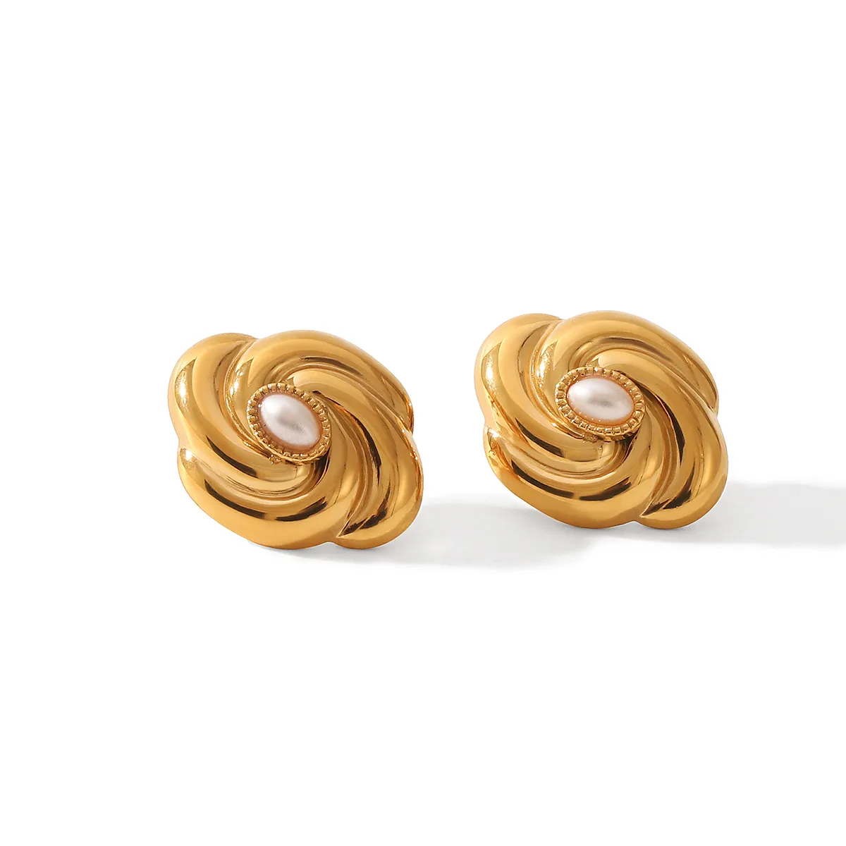 1 Pair IG Style Classic Style Flower 304 Stainless Steel Titanium Steel 18K Gold Plated Ear Studs display picture 7