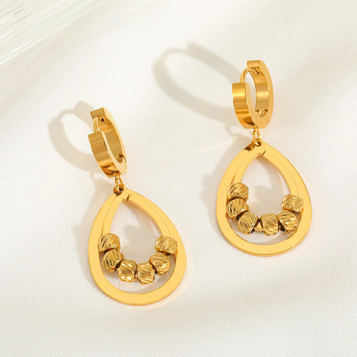 1 Pair Basic Simple Style Oval Water Droplets 304 Stainless Steel 18K Gold Plated Drop Earrings display picture 1