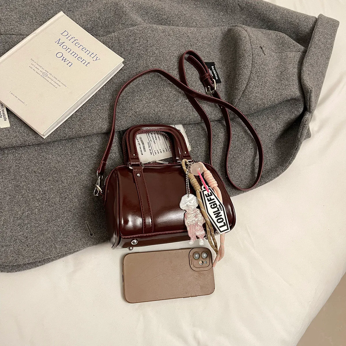 Women's Pu Leather Solid Color Classic Style Streetwear Pillow Shape Zipper Handbag Crossbody Bag display picture 7