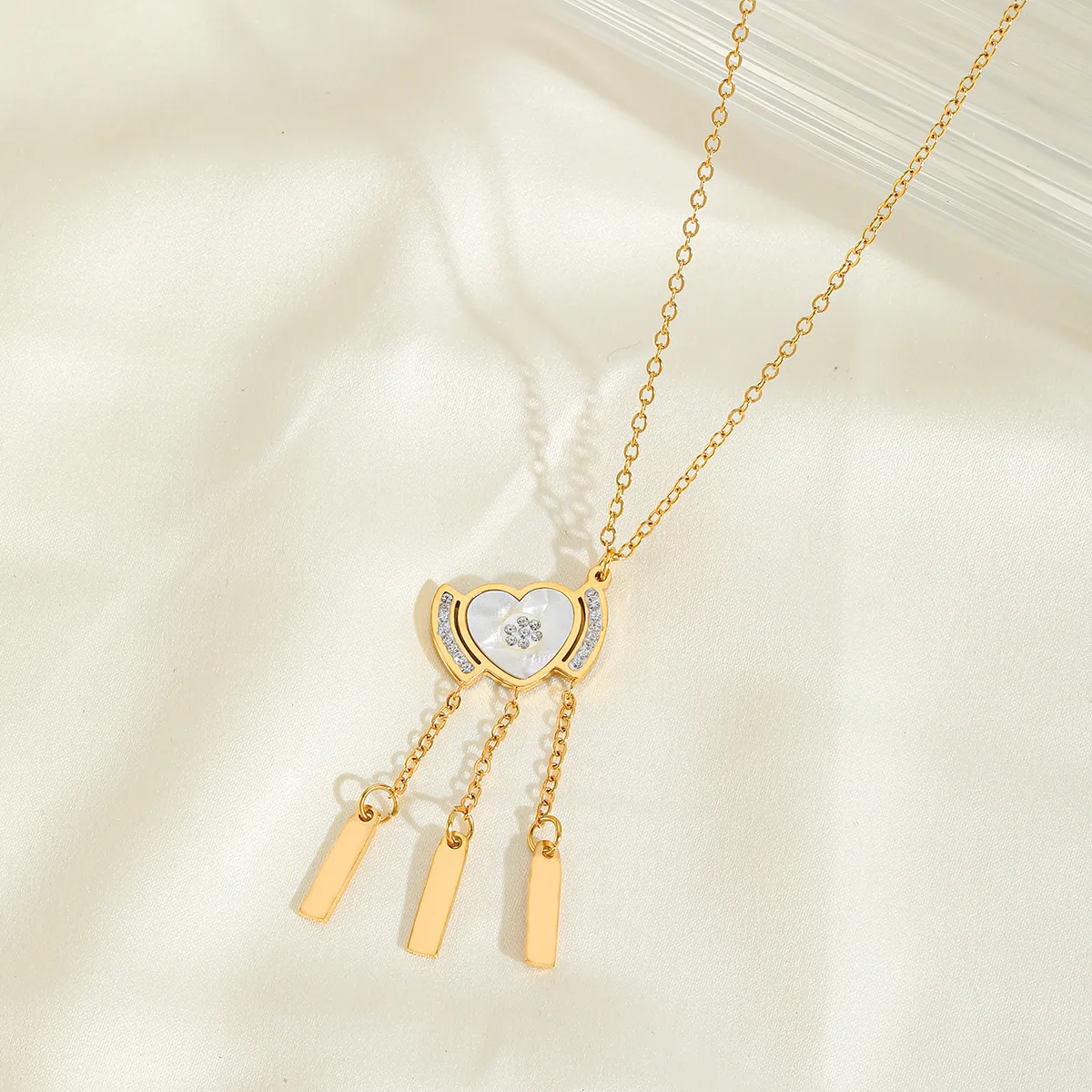 Commute Red Heart Solid Color 316 Stainless Steel  Tassel Plating Zircon 18K Gold Plated Women's Pendant Necklace display picture 1