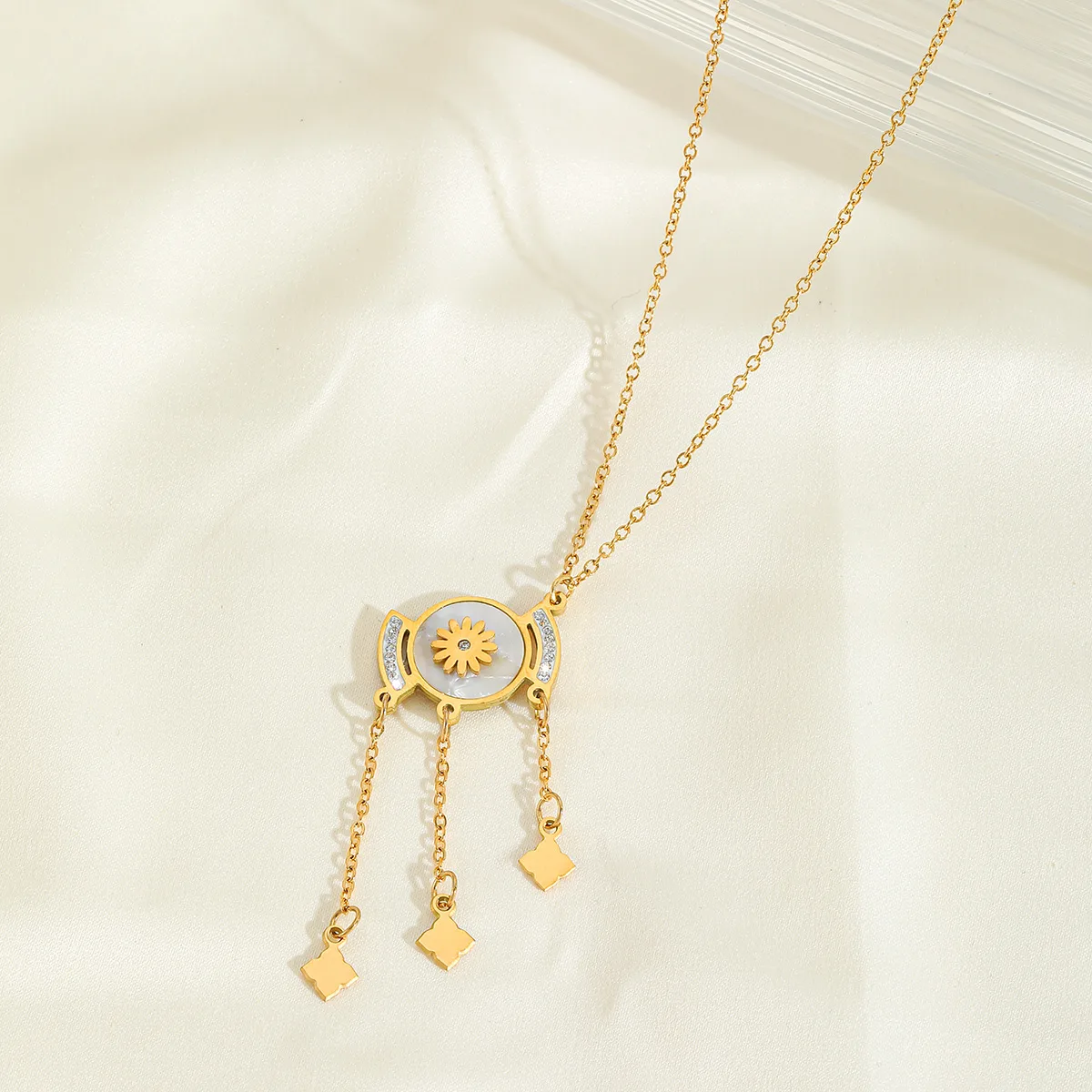 Commute Red Heart Solid Color 316 Stainless Steel  Tassel Plating Zircon 18K Gold Plated Women's Pendant Necklace display picture 2