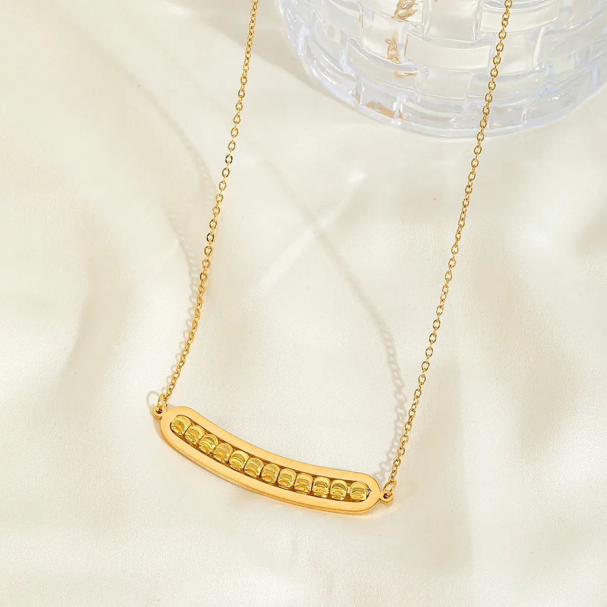 Commute Solid Color 316 Stainless Steel  Plating 18K Gold Plated Women's Pendant Necklace display picture 1