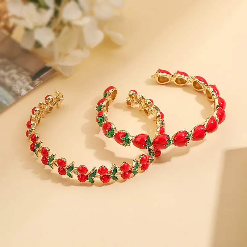 Casual Elegant Sweet Cherry Strawberry Copper Enamel Plating 18K Gold Plated Women's Bangle display picture 2