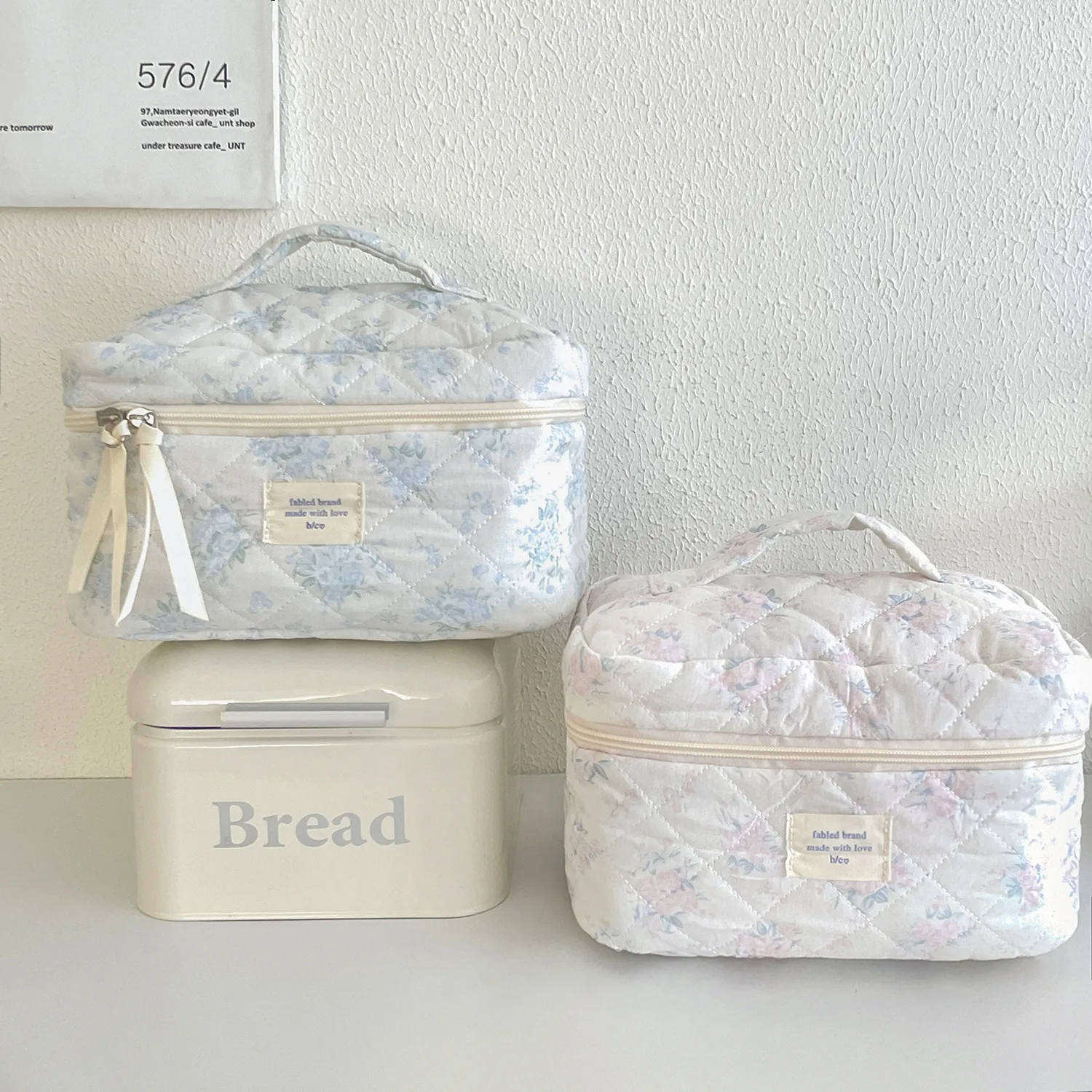 Navy Floral Makeup Bag Large Capacity Cute Portable Cotton Quilted Cosmetic Storage Bag Soft Wash Bag display picture 2