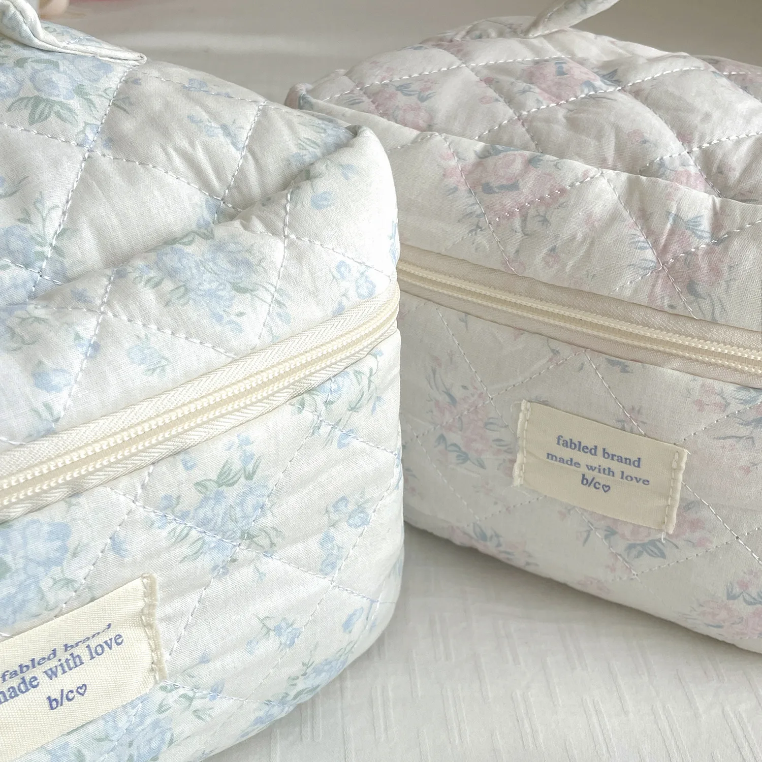 Navy Floral Makeup Bag Large Capacity Cute Portable Cotton Quilted Cosmetic Storage Bag Soft Wash Bag display picture 3