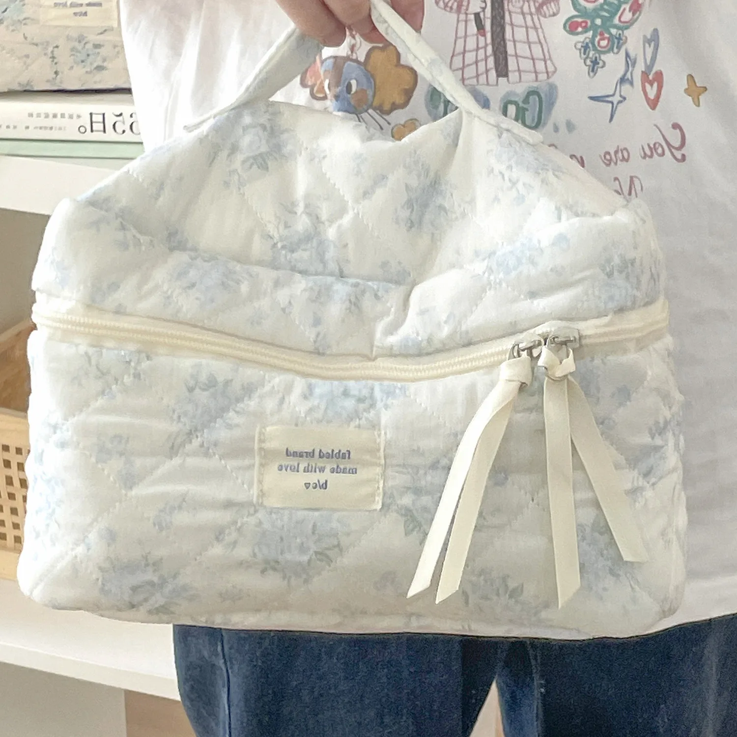 Navy Floral Makeup Bag Large Capacity Cute Portable Cotton Quilted Cosmetic Storage Bag Soft Wash Bag display picture 6