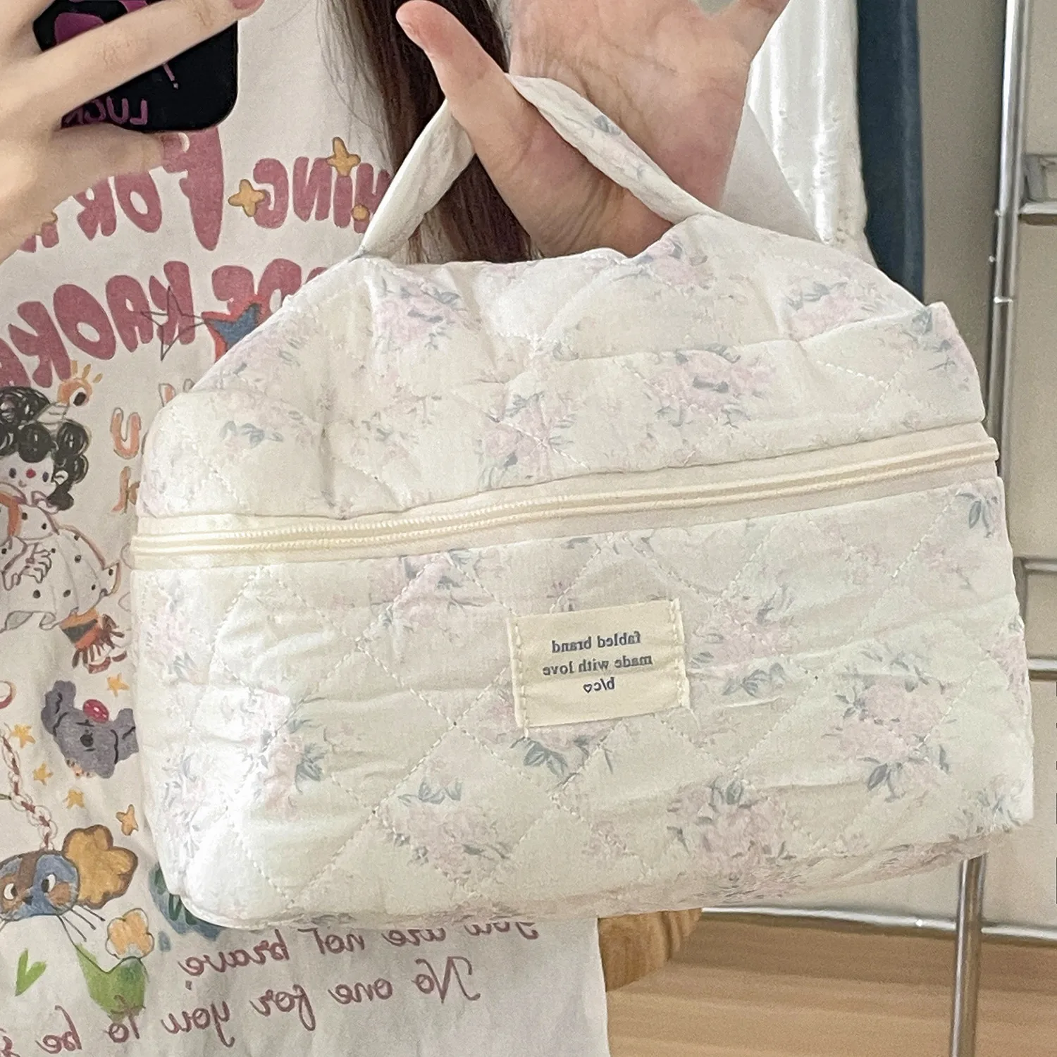 Navy Floral Makeup Bag Large Capacity Cute Portable Cotton Quilted Cosmetic Storage Bag Soft Wash Bag display picture 4
