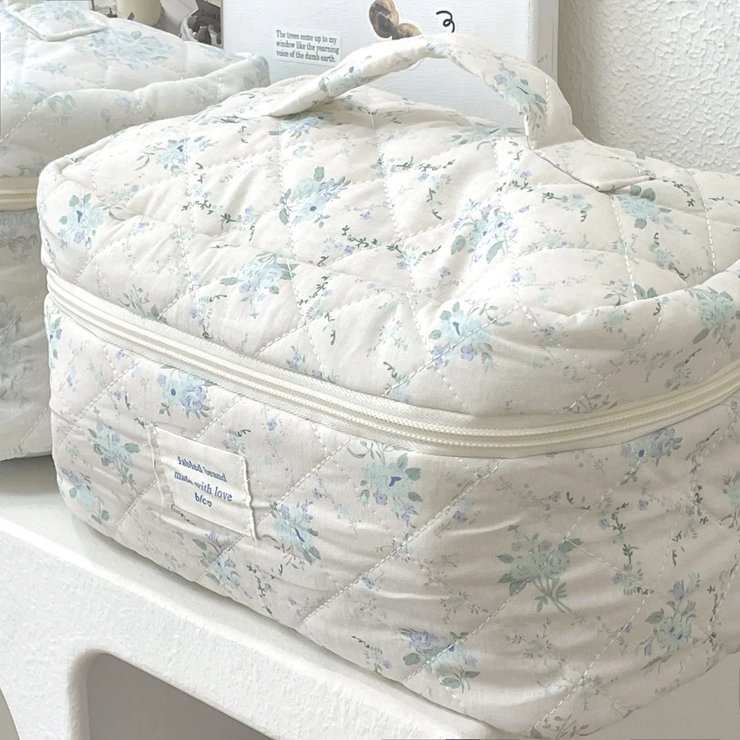 Navy Floral Makeup Bag Large Capacity Cute Portable Cotton Quilted Cosmetic Storage Bag Soft Wash Bag display picture 7