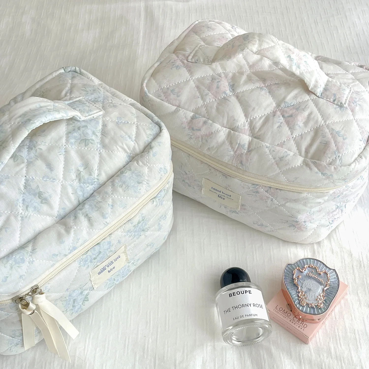 Navy Floral Makeup Bag Large Capacity Cute Portable Cotton Quilted Cosmetic Storage Bag Soft Wash Bag display picture 8