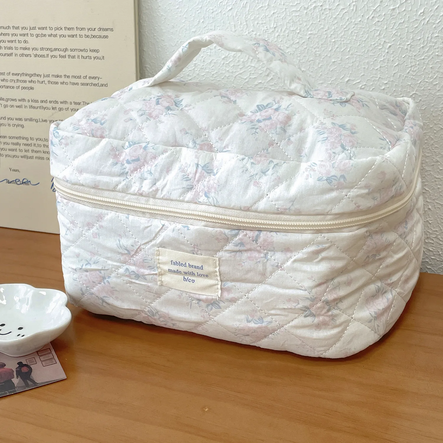 Navy Floral Makeup Bag Large Capacity Cute Portable Cotton Quilted Cosmetic Storage Bag Soft Wash Bag display picture 9