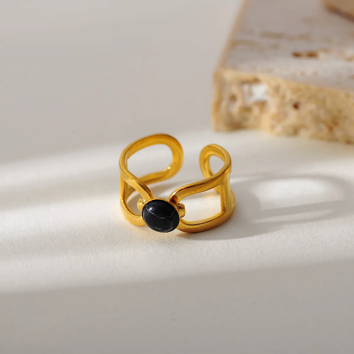 Retro Geometric 304 Stainless Steel Plating Inlay Rhinestones 18K Gold Plated Women's Open Rings display picture 1