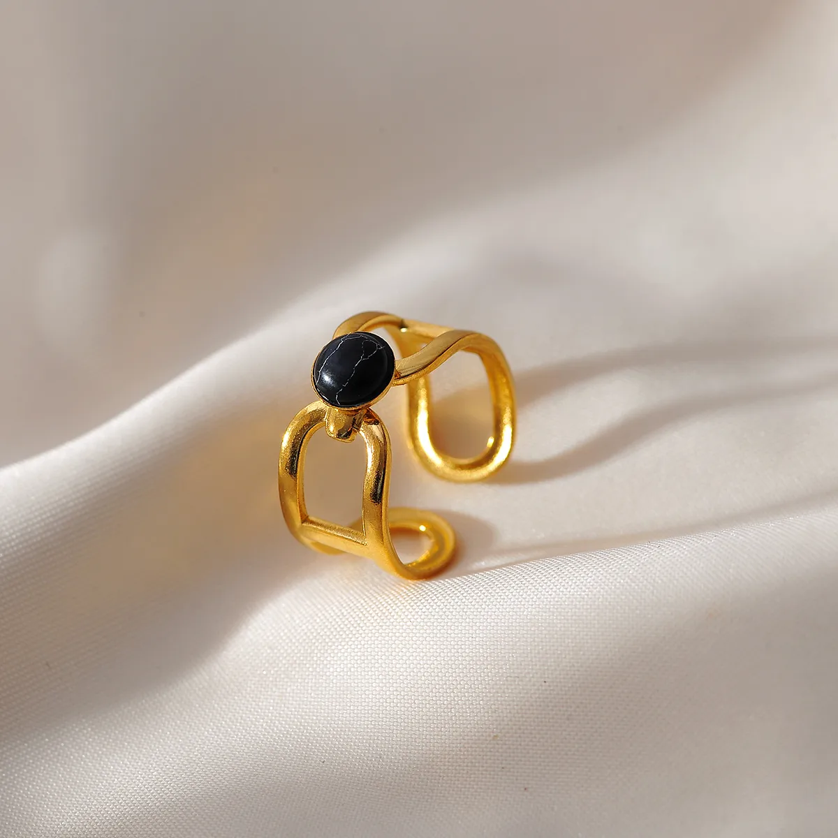 Retro Geometric 304 Stainless Steel Plating Inlay Rhinestones 18K Gold Plated Women's Open Rings display picture 2