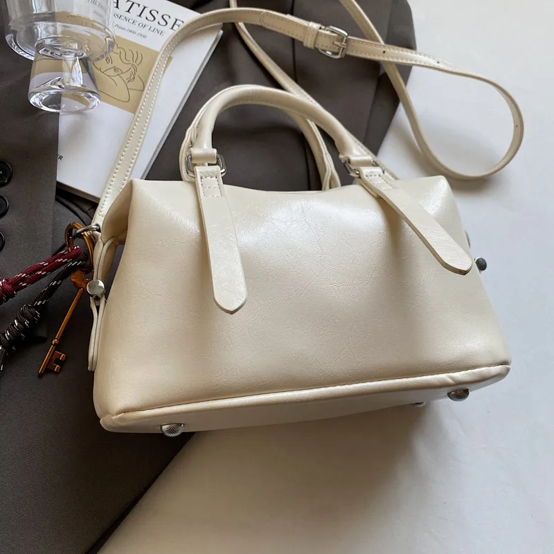 Women's Pu Leather Solid Color Classic Style Streetwear Bucket Zipper Handbag Crossbody Bag display picture 4