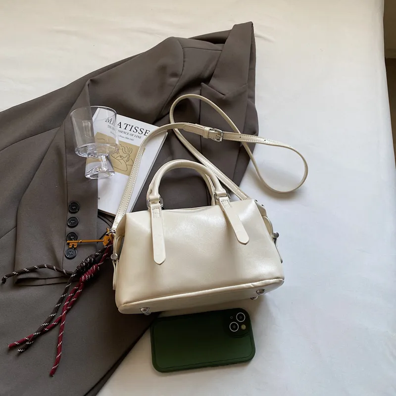 Women's Pu Leather Solid Color Classic Style Streetwear Bucket Zipper Handbag Crossbody Bag display picture 2