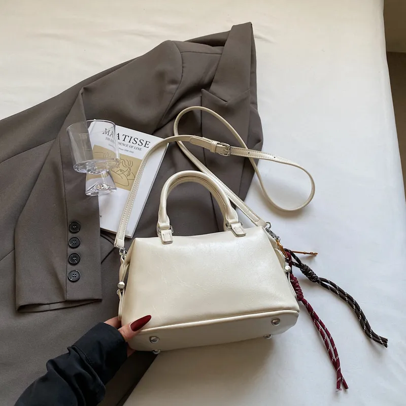 Women's Pu Leather Solid Color Classic Style Streetwear Bucket Zipper Handbag Crossbody Bag display picture 5