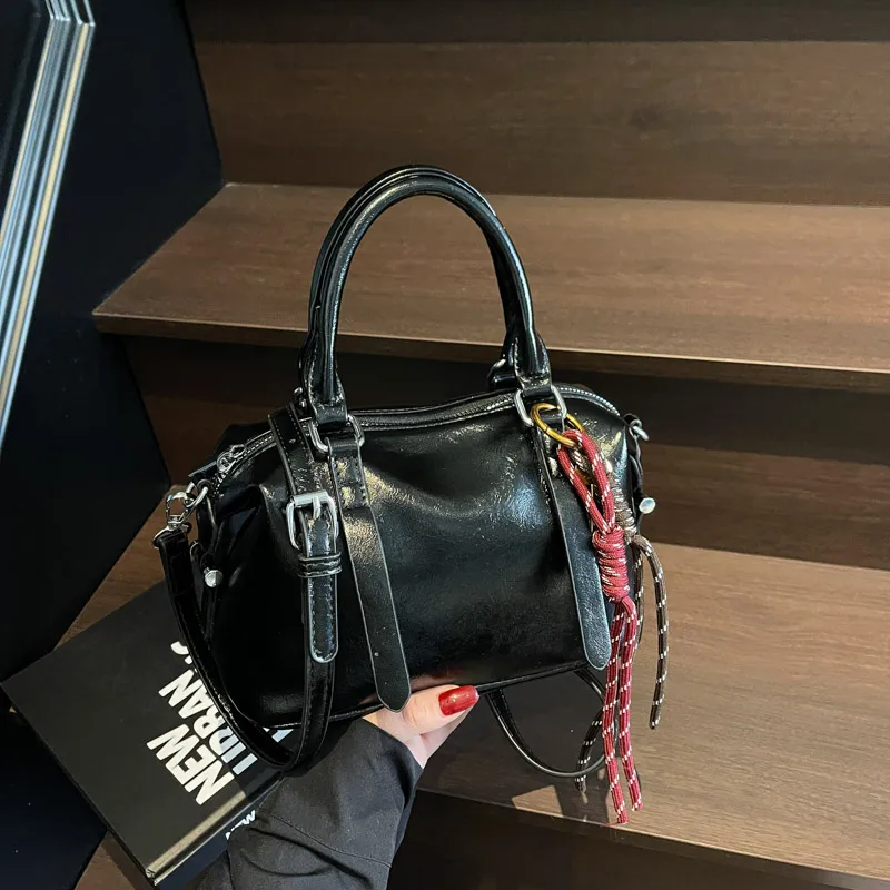 Women's Pu Leather Solid Color Classic Style Streetwear Bucket Zipper Handbag Crossbody Bag display picture 1